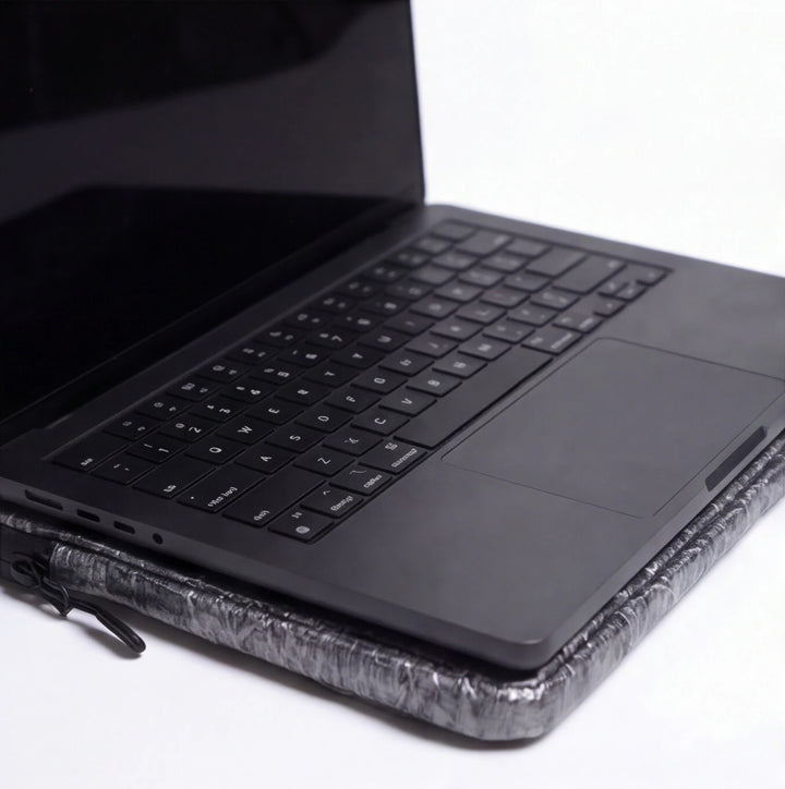 TOCA Shield Laptop Sleeve (14”) – Mit Dyneema® und beidseitiger RF-Abschirmung
