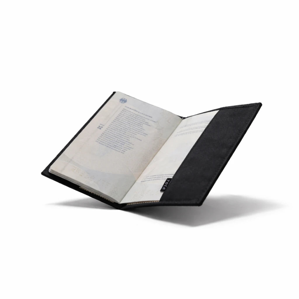 TOCA Passport Shield | RFID-blockierende Reisepasshülle aus X-Pac®