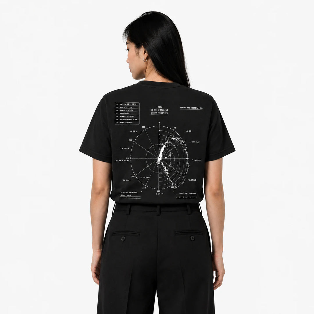TOCA Signal Tee | Schwarzes T-Shirt mit Abschirmdiagramm